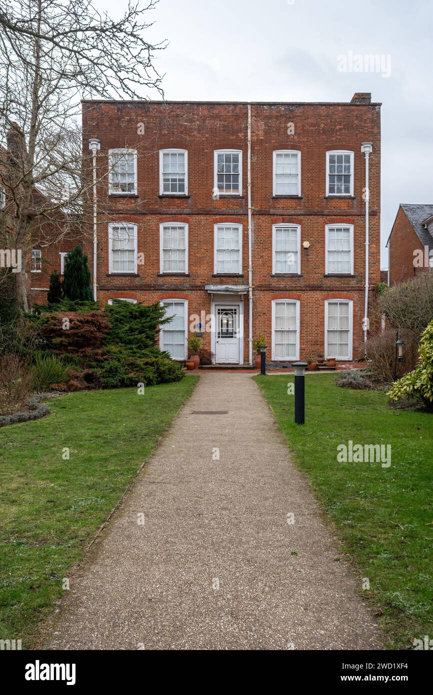 Das Museum of Farnham in der ersten Klasse ist das Georgian Willmer House, Blick vom Garten, eine Besucherattraktion in Farnham, Surrey, England, Großbritannien Stockfoto