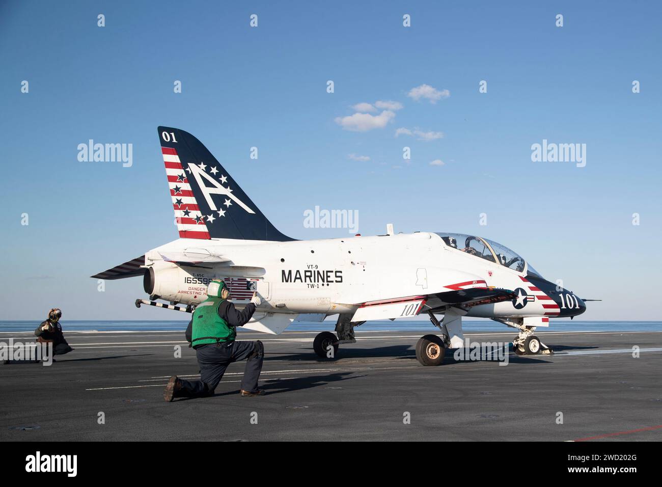 Ein T-45C Goshawk wird vom Flugzeugträger USS Gerald R. Ford gestartet. Stockfoto