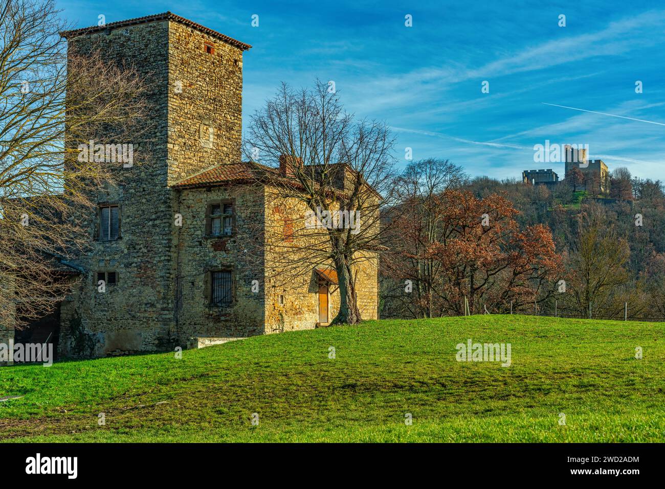 Das befestigte Haus von Allinges ist ein befestigter Bauernhof und aristokratische Residenz, klassifiziert als historisches Denkmal.Saint-Quentin-Fallavier, Isère, Frankreich Stockfoto