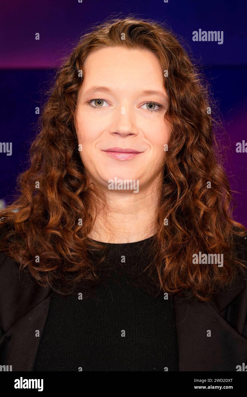 Anna Mayr in der ARDTalkshow maischberger im Studio Berlin Adlershof