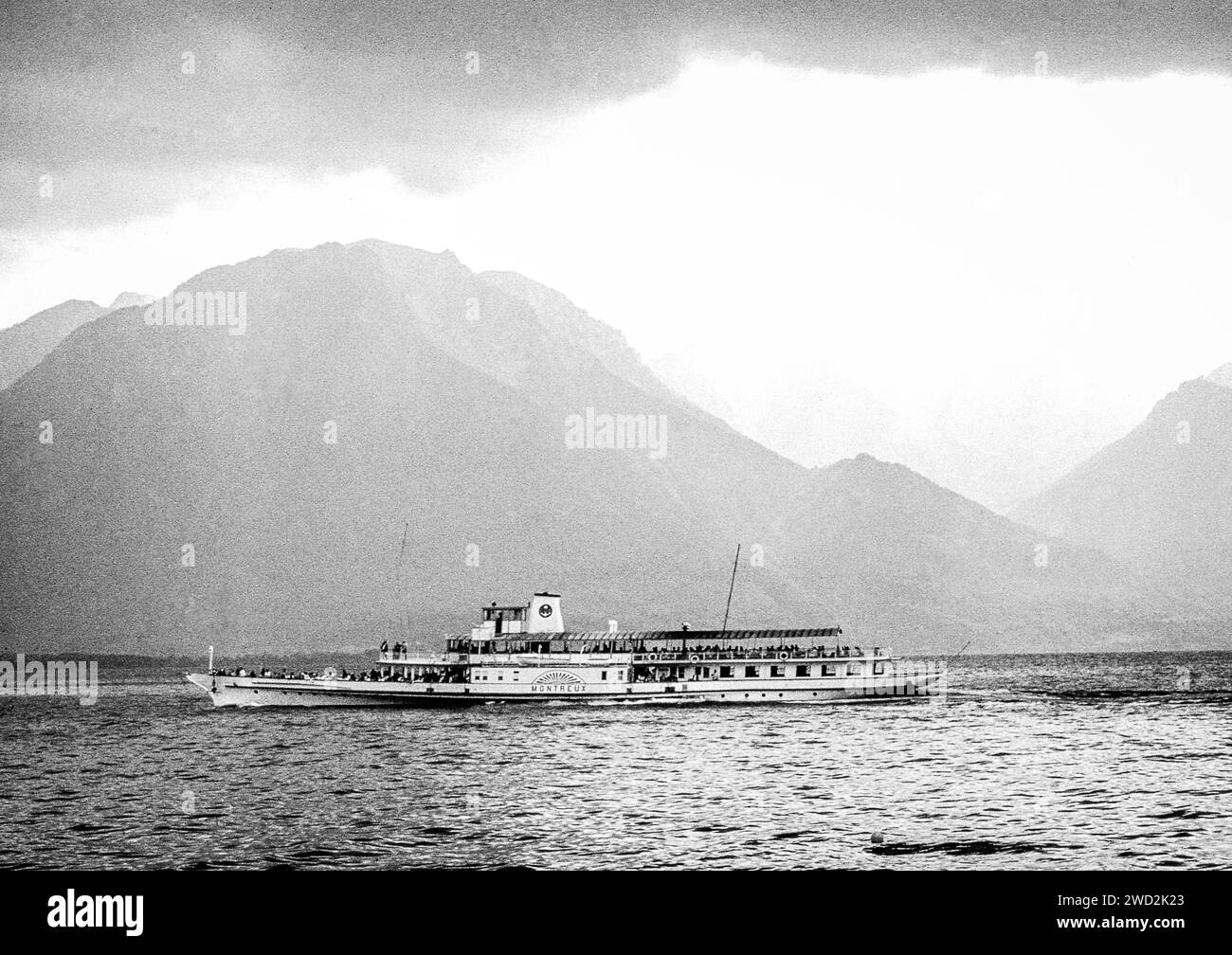 Das Montreux Paddle Steamer Schiff auf dem Genfer See, in den 1970er Jahren auf Diafilm aufgenommen. Stockfoto