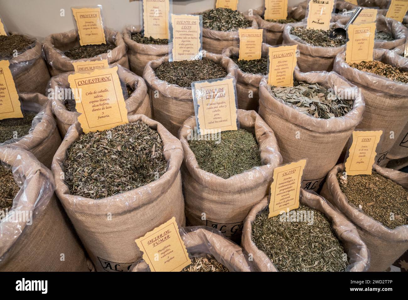 Lokale Gewürze zum Verkauf in einem Geschäft in Trujillo, Extremadura, Spanien Stockfoto