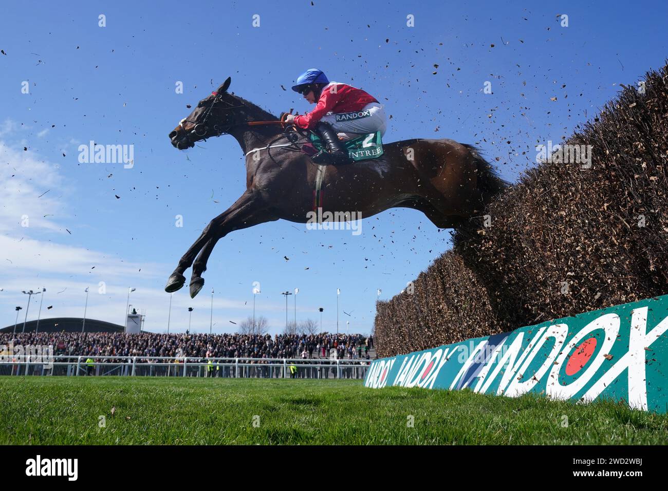 Dateifoto vom 13-04-2023 von Rachael Blackmore mit Einem Plus Tard, Gewinner des Cheltenham Gold Cup 2022, der aus dem Rennen ausgetreten ist. Ausgabedatum: Donnerstag, 18. Januar 2024. Stockfoto