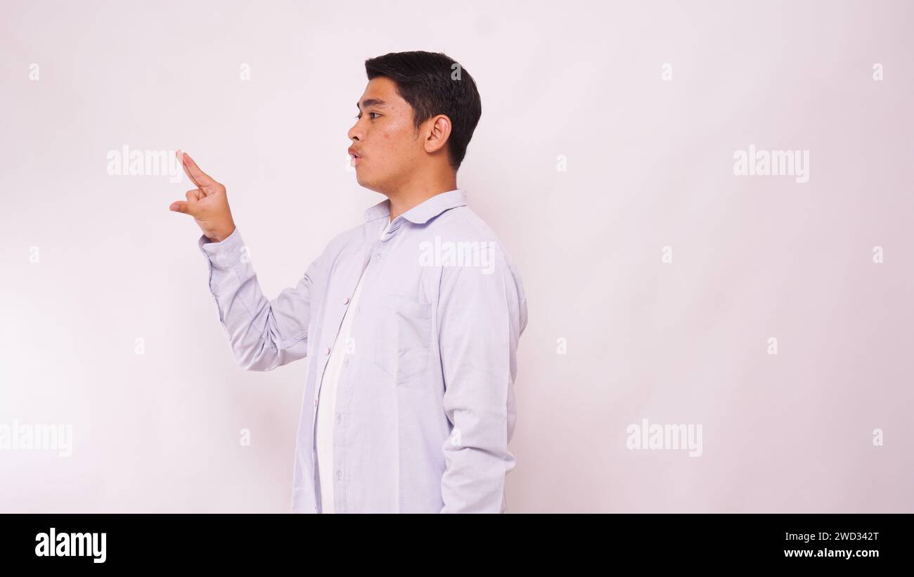Asiatischer Mann, der Gebärdensprache mit der Hand benutzt. Lernen Sie die Gebärdensprache von Hand. ASL American Sign Language Stockfoto