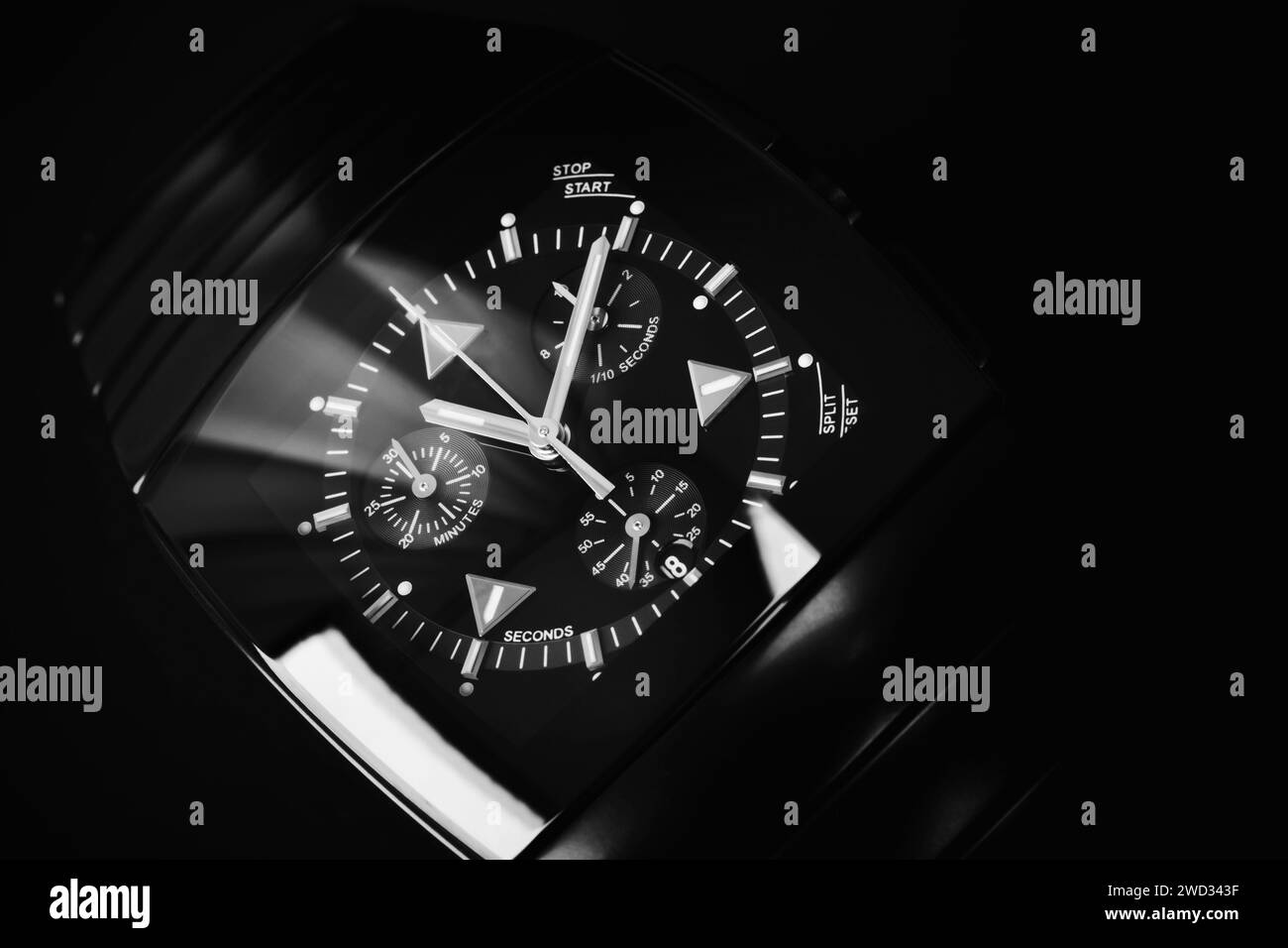 Handgelenk Uhr Zifferblatt, Makrostudio Aufnahme auf schwarzem Hintergrund Stockfoto