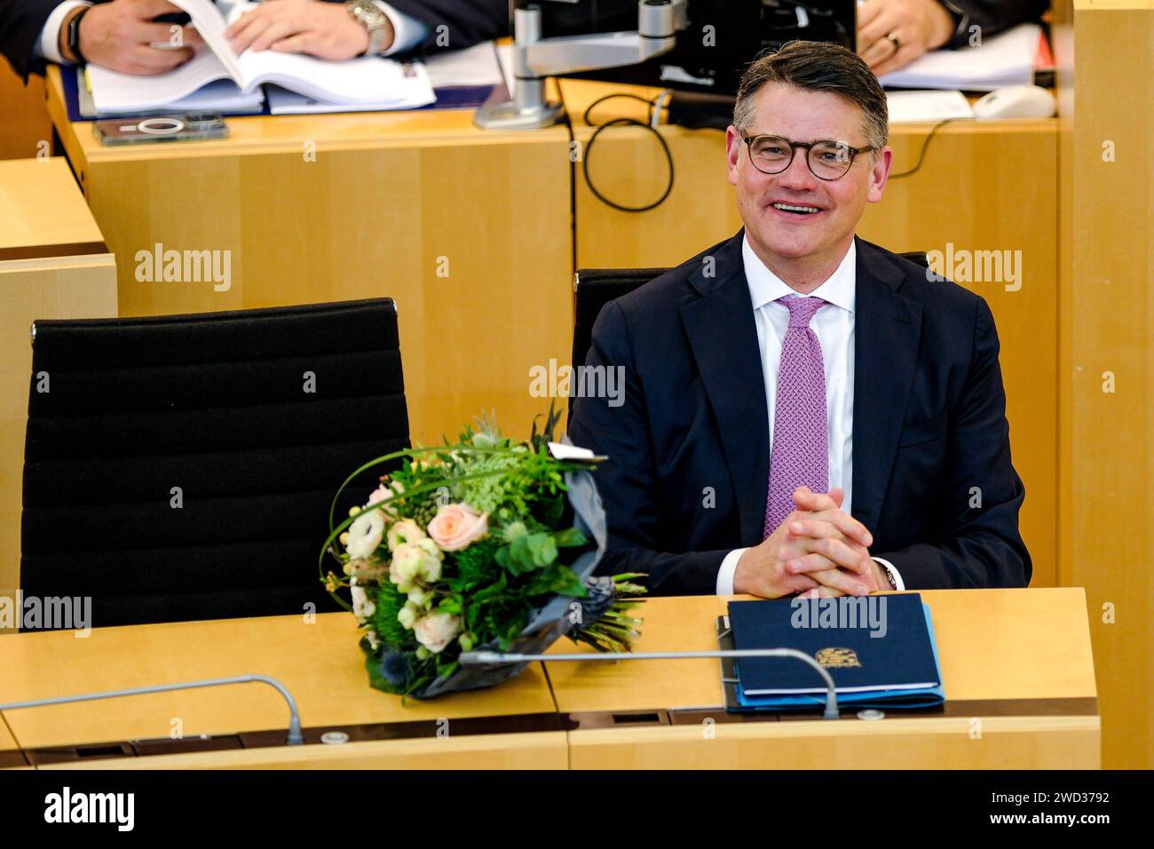 Wiesbaden konstituierende Sitzung zur 21. Legislaturperiode im Hessichen Landtag, Wiesbaden, 18.01.2024. Boris Rhein Ministerpraesident Hesse nimmt nach der Wahl zum Ministerpräsidenten Platz auf der Regierungsbank. Konstituierende Sitzung zur 21. Legislaturperiode im Hessichen Landtag, Wiesbaden, 18.01.2024. *** Wiesbadener Verfassungsgebungssitzung für die 21. Legislaturperiode im Hessischen Landtag, Wiesbaden, 18 01 2024 Boris Rhein Staatspräsident Hessen nimmt nach seiner Wahl für die 21. Legislaturperiode in Hessen seinen Sitz auf der Regierungsbank ein Stockfoto