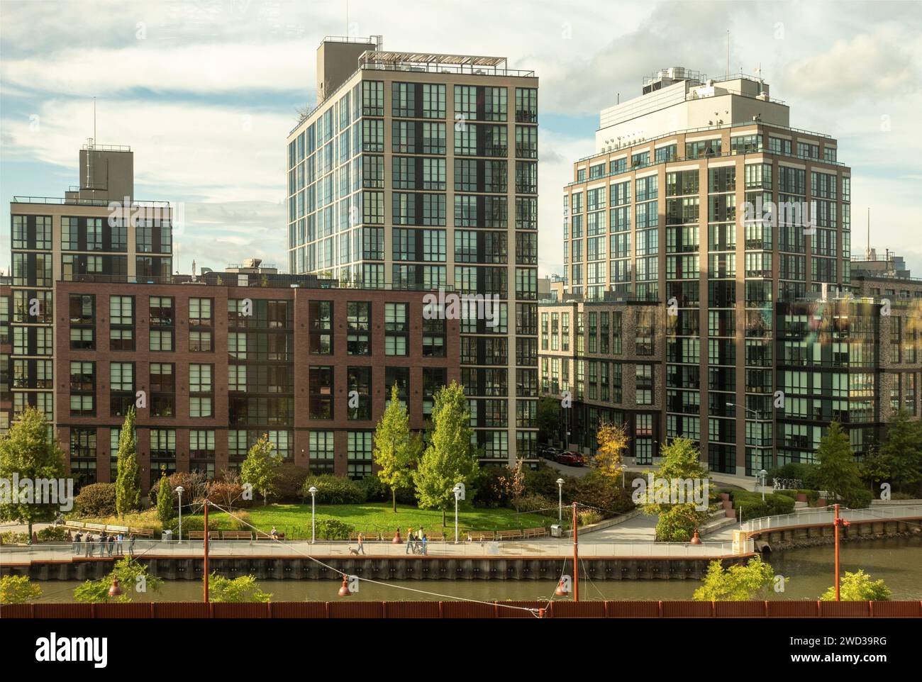 Neue Gebäude entlang des Gowanus-Kanals in Brooklyn NYC Stockfoto