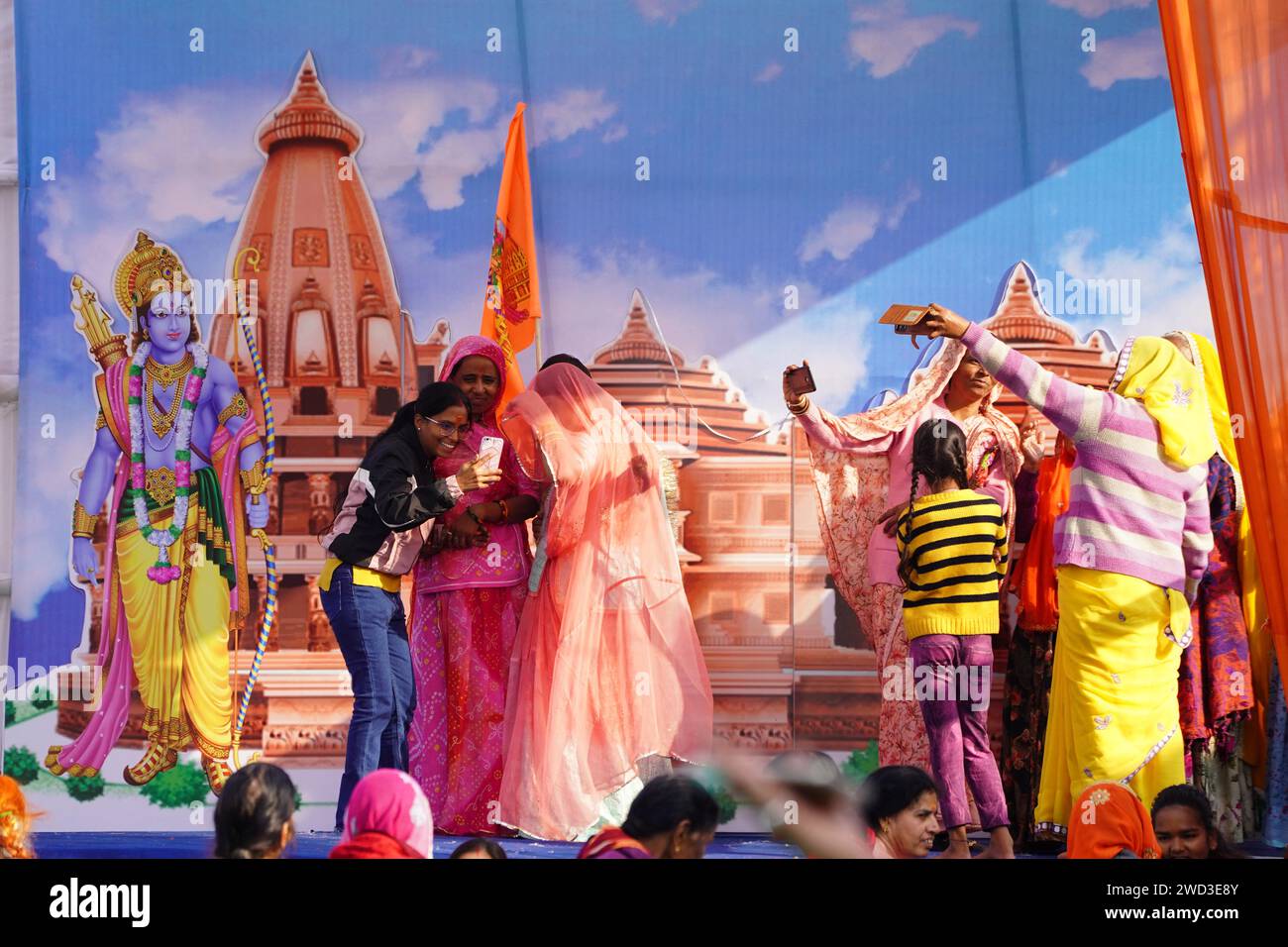 Indien. Januar 2024. Indische Hindu-Anhänger nehmen an RAM Naam Maha Mantra Parikrama Teil, bevor am 18. Januar 2024 der Hindu-RAM-Tempel in Ayodhya in Ajmer, Rajasthan, Indien eingeweiht wurde. Foto: ABACAPRESS.COM Credit: Abaca Press/Alamy Live News Stockfoto