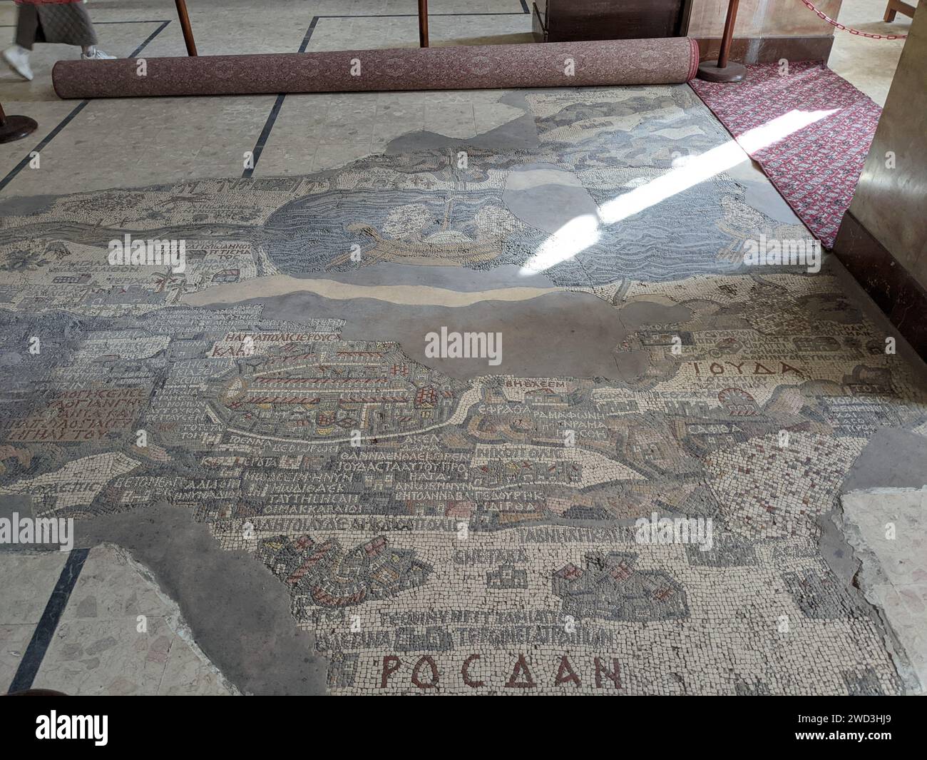 Madaba historische Altstadt, Jordanien, berühmt für das Innere der griechisch-orthodoxen Basilika St. Georg mit der Mosaikkarte des Heiligen Landes Stockfoto