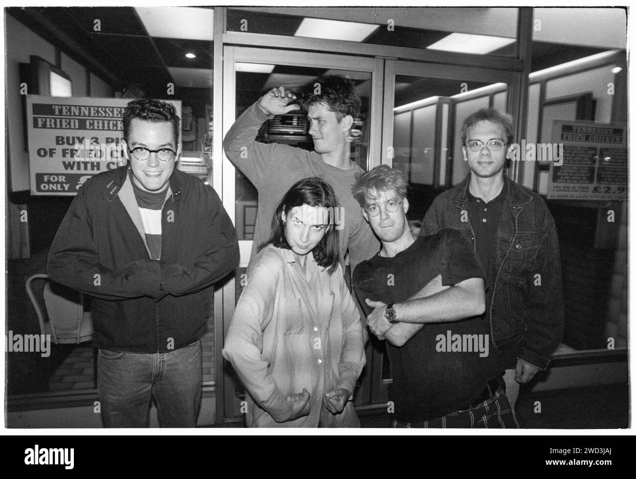 Die US-amerikanische Indie-Band Velocity Girl fotografierte am 28. August 1994 vor Newport TJs. Foto: Rob Watkins. INFO: Velocity Girl, eine US-amerikanische Indie-Pop- und Shoegaze-Band aus den 90ern, brachte einen melodischen und traumhaften Sound. Alben wie „Copacetic“ präsentierten ihre Mischung aus Jangle-Pop und Noise-Pop und trugen so zu den Indie- und alternativen Musikszenen ihrer Ära bei. Stockfoto