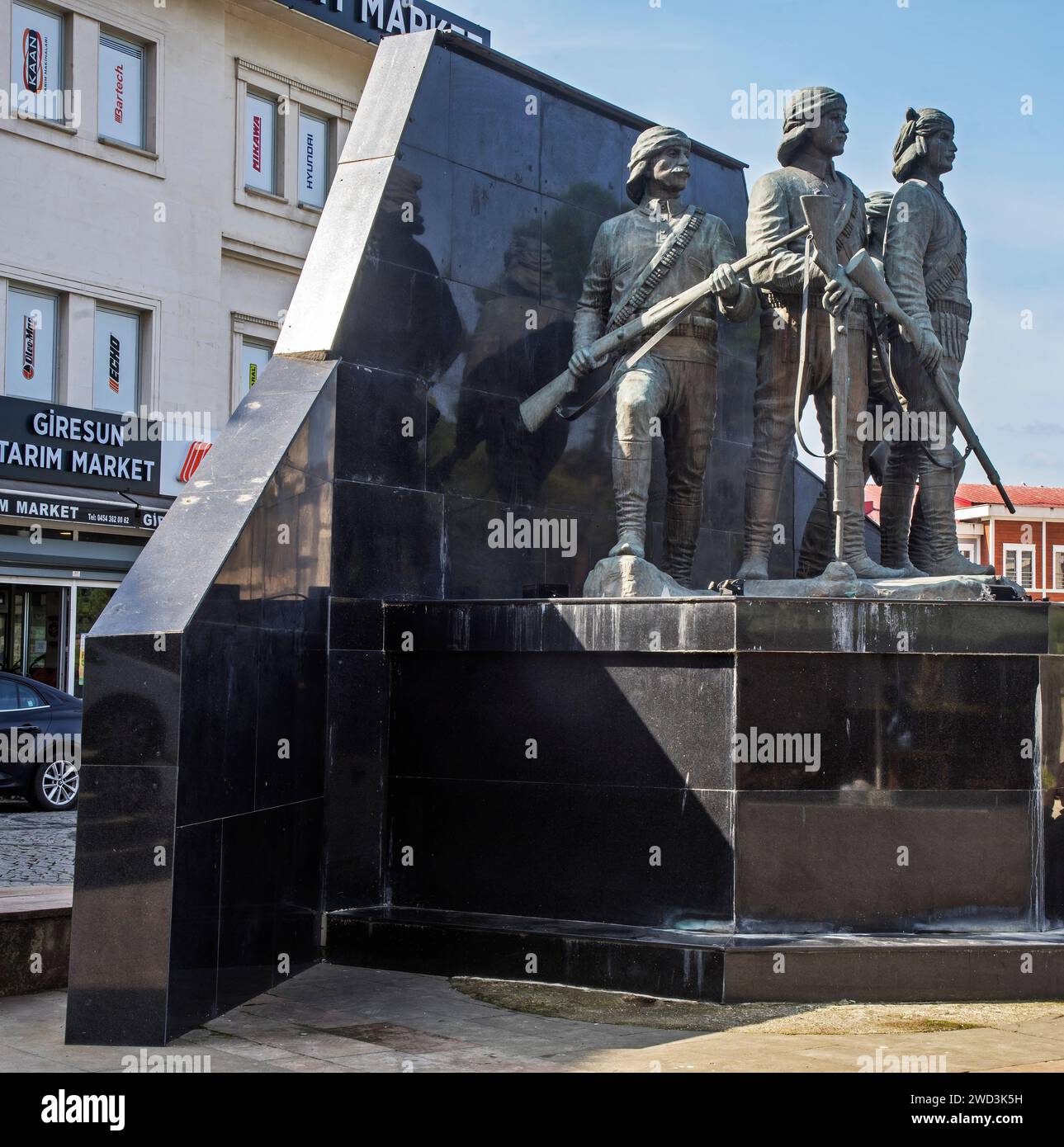 Blick auf das Denkmal für die Servanten von Haji Topal Osman Agha und Giresun in Giresun. Türkei Stockfoto