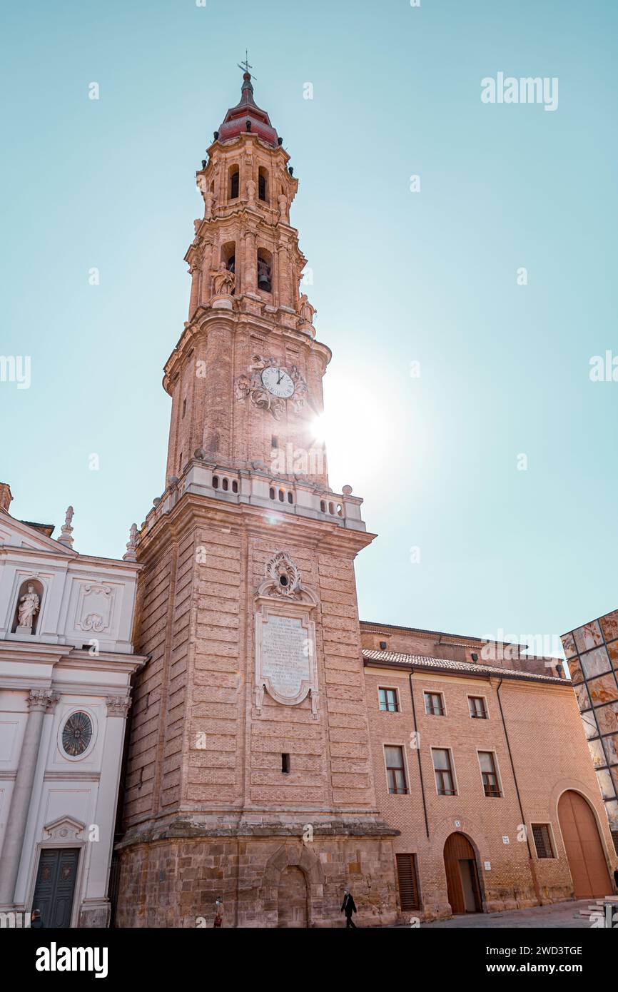 Saragossa, Spanien – 14. Februar 2022: Die Kathedrale des Erlösers oder La Seo de Zaragoza ist eine römisch-katholische Kathedrale in Saragossa, Spanien. Stockfoto