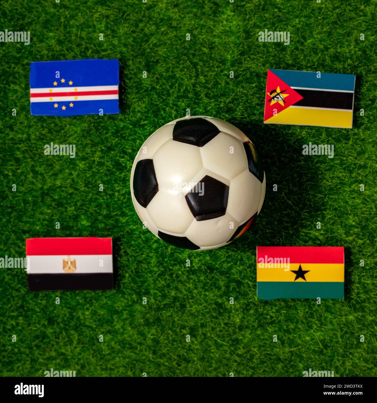 Flaggen der Teams, die an der Gruppe B des Afrikanischen Völkercups 2024 teilnehmen. Kap Verde, Mosambik, Ägypten, Ghana Stockfoto