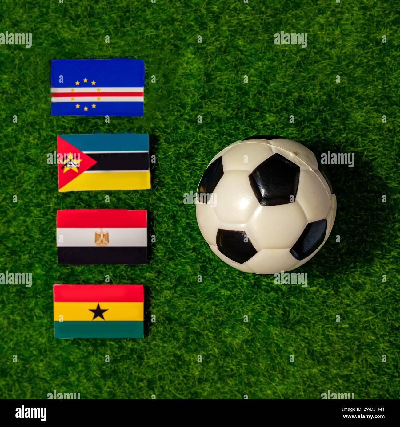 Flaggen der Teams, die an der Gruppe B des Afrikanischen Völkercups 2024 teilnehmen. Kap Verde, Mosambik, Ägypten, Ghana Stockfoto
