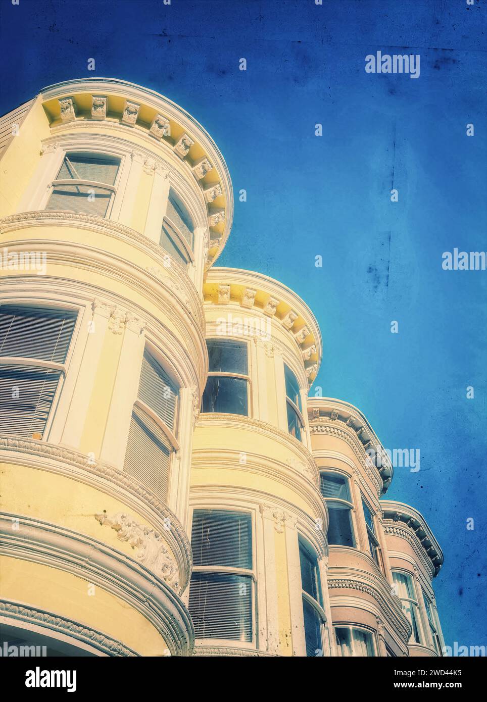 Niedrigwinkelaufnahme in San Francisco Architekturbauten am Morgen. Stockfoto