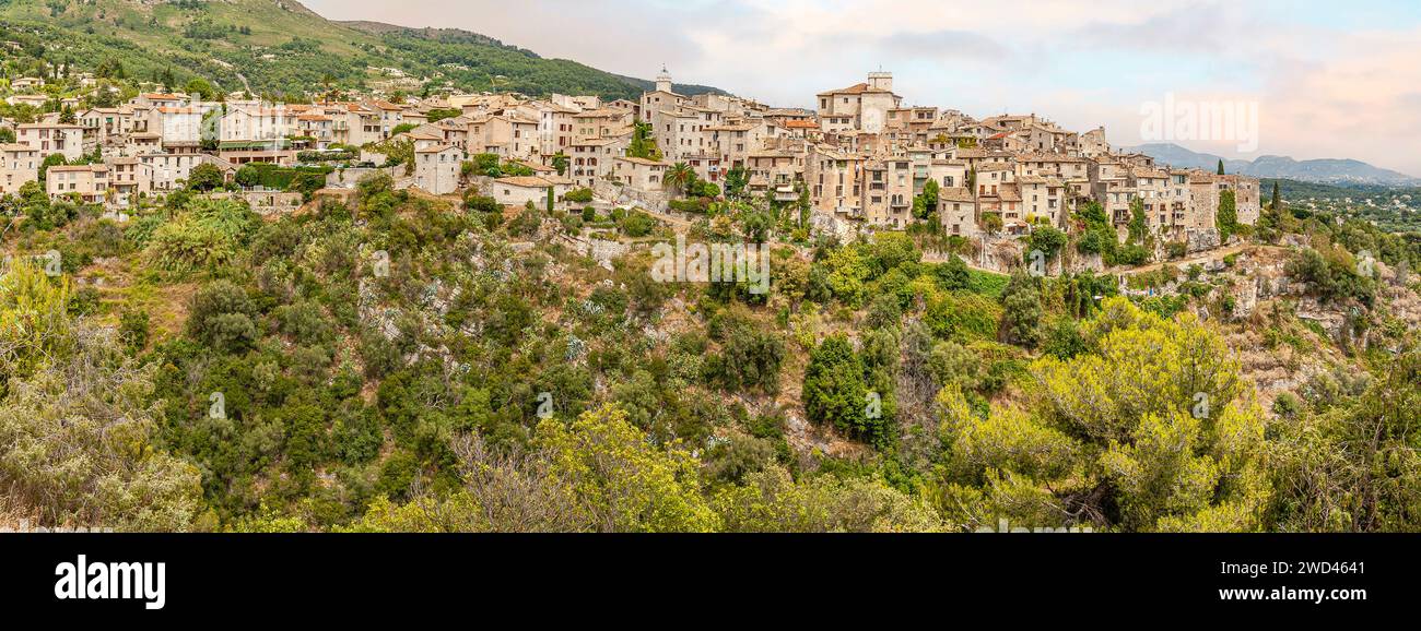 Panorama des Dorfes Tourrettes-sur-Loup und der umliegenden Landschaft in der Nähe der Cote d'Azur, Frankreich Stockfoto