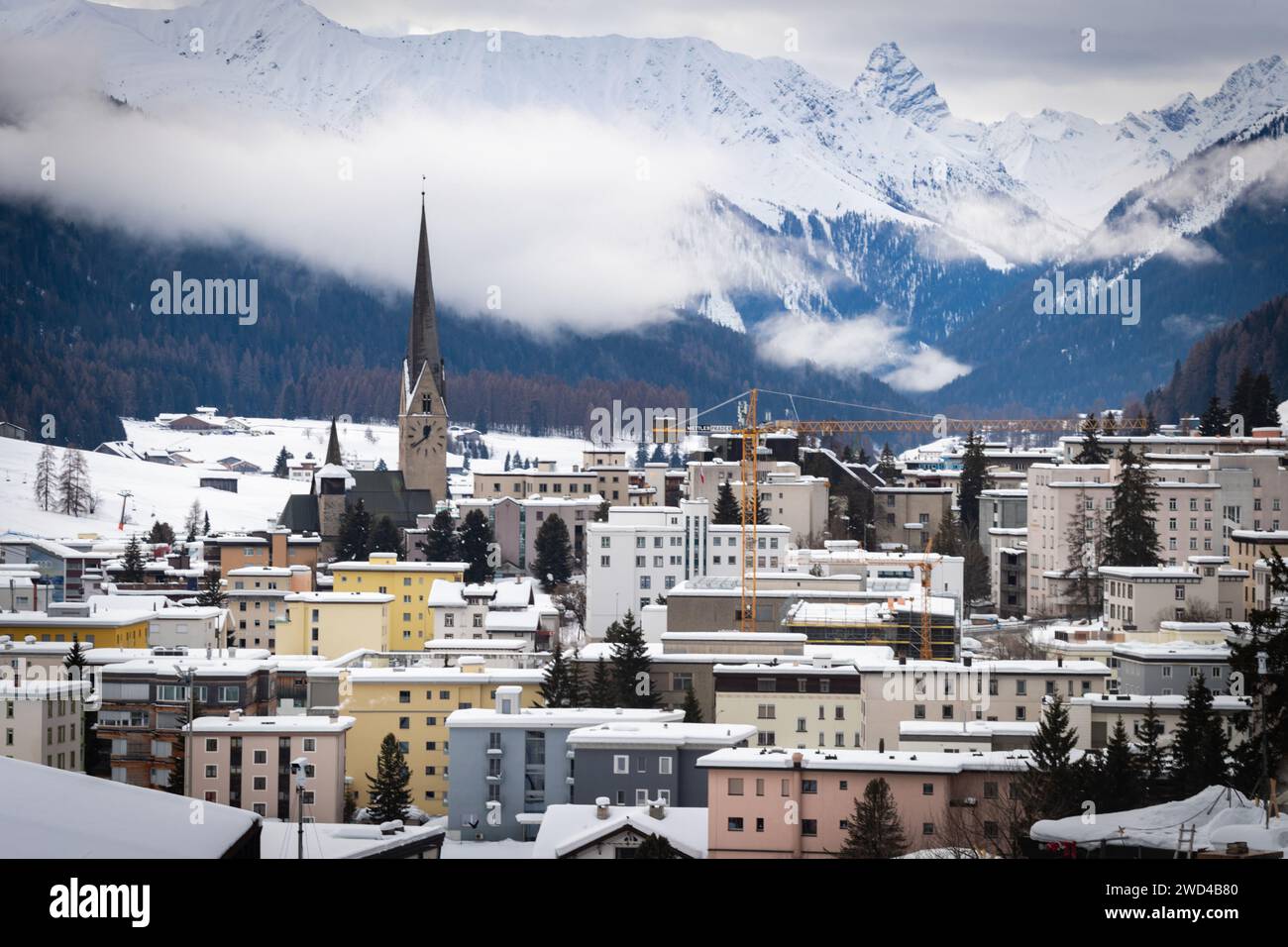 Davos, Schweiz. Januar 2024. Davos, CH 18. Januar 2024. Eine allgemeine Ansicht von Davos für das diesjährige Weltwirtschaftsforum. Der dritte Tag des WEF-Treffens von Klaus Schwab bringt führende Unternehmen und Branchen zusammen, um die Zukunft der Welt zu gestalten. Andy Barton/Alamy Live News Stockfoto