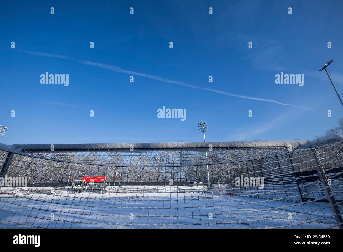 Köln, Deutschland. Januar 2024. Der Platz im Franz-Kremer-Stadion im Schnee Winterimpressionen am Geissbockheim; K?ln, Geissbockheim, 18.01.2024 Credit: dpa/Alamy Live News Stockfoto