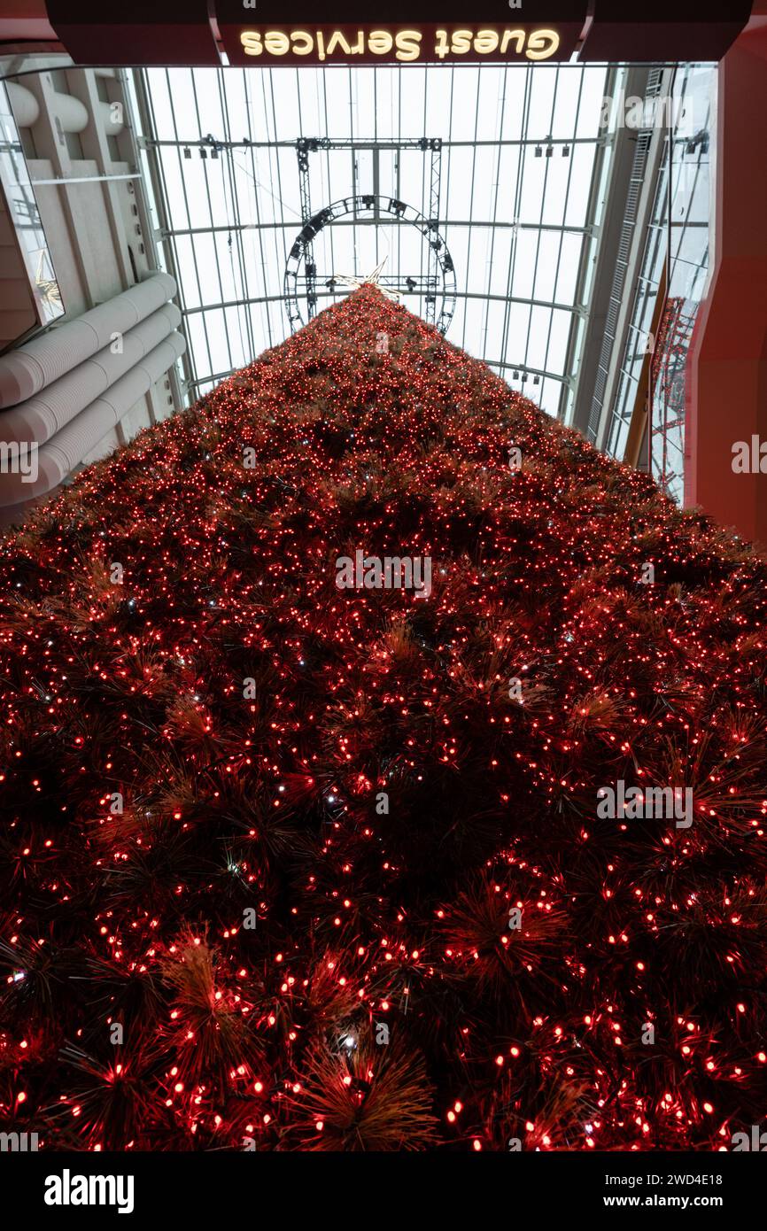 Ein riesiger Weihnachtsbaum. Eaton Centre Toronto Ontario Stockfoto