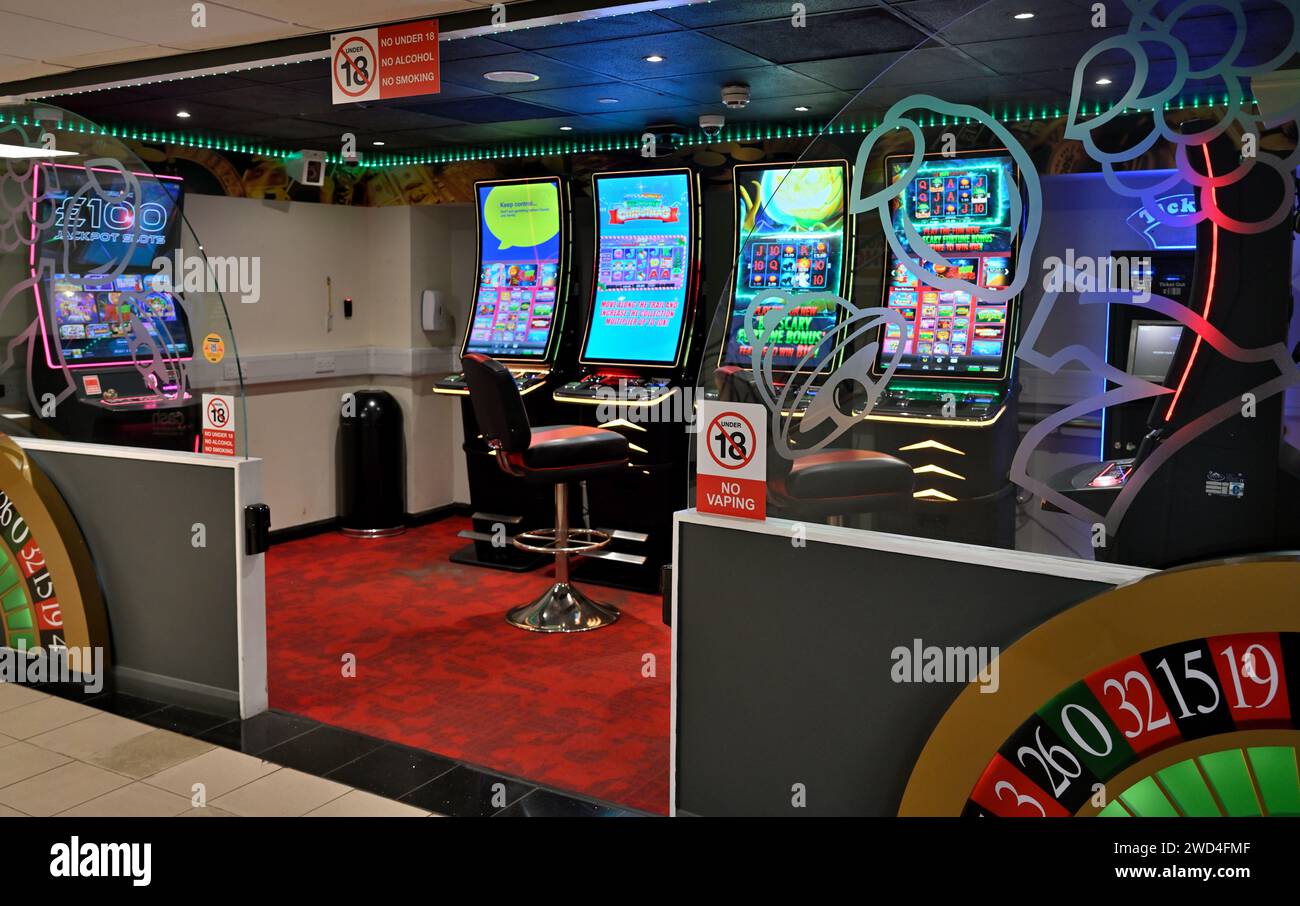 Spielautomaten für Glücksspiele in Autobahndiensten, Großbritannien Stockfoto