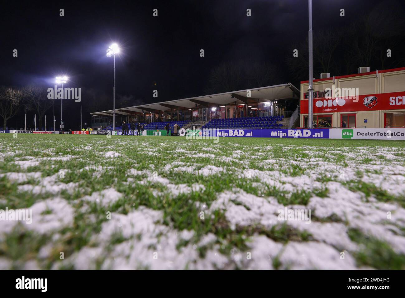 Utrecht, Niederlande. Januar 2024. UTRECHT, NIEDERLANDE - 18. JANUAR: Das Eisfeld vor dem TOTO KNVB Cup Spiel zwischen USV Hercules und SC Cambuur im Sportpark Zoudenbalch am 18. Januar 2024 in Utrecht, Niederlande. (Foto: Ben Gal/Orange Pictures). Spiel wird storniert Guthaben: Orange Pics BV/Alamy Live News Stockfoto