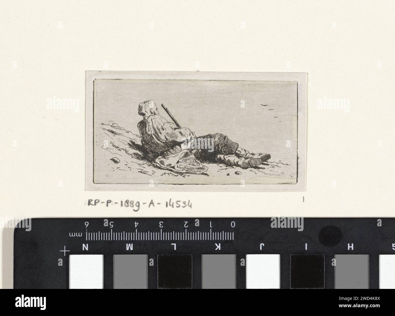 Ligging Jager, Jan Weissenbruch, 1837 - 1880 Druck auf dem Boden ist ein Jäger neben seiner Tasche. Ein paar Vögel fliegen in der Ferne. Das Haager Papier (möglicherweise). Ätzjäger. Schusswaffen. Landschaften. Tasche. Vögel Stockfoto
