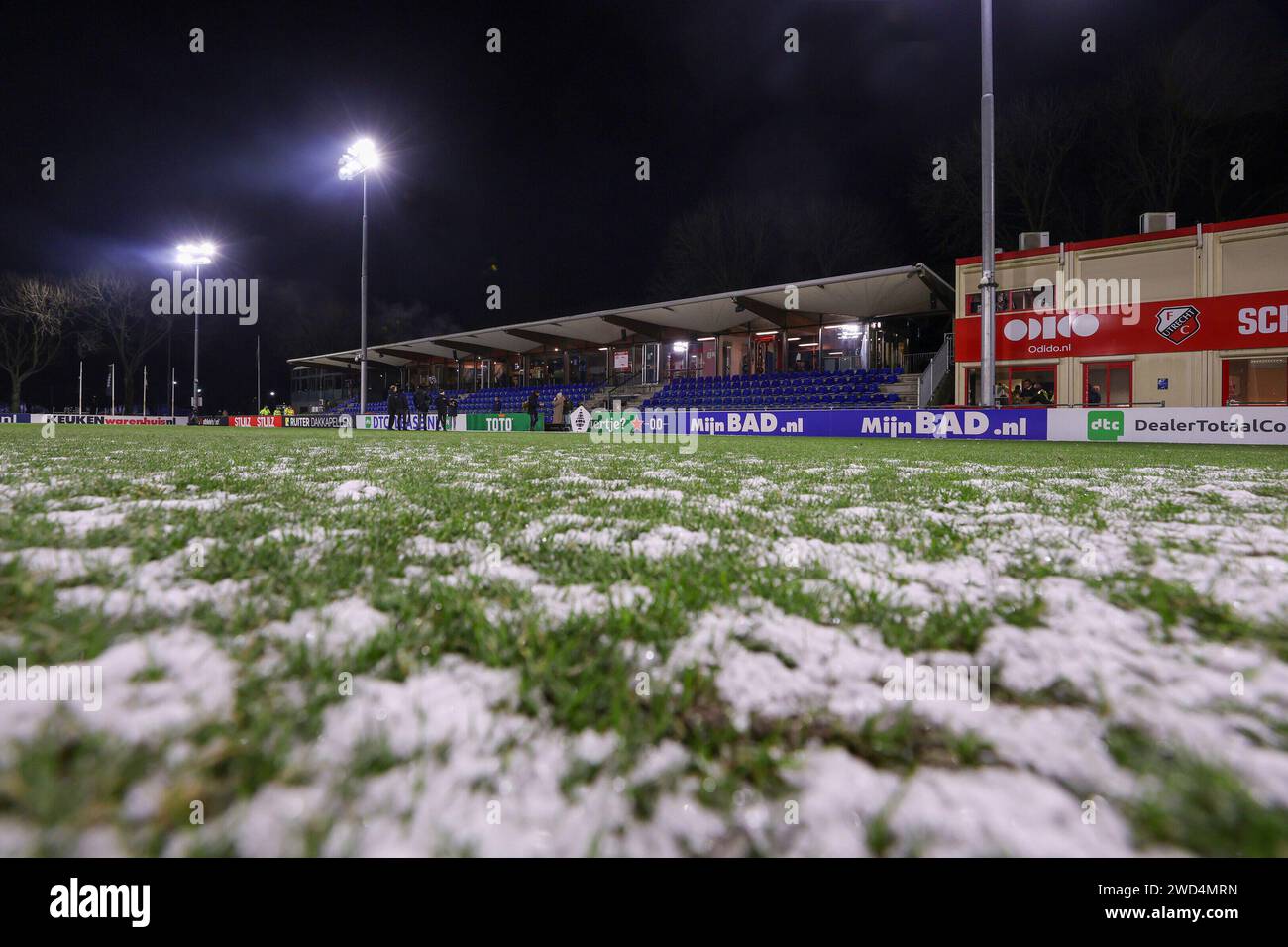 Utrecht, Niederlande. Januar 2024. UTRECHT, NIEDERLANDE - 18. JANUAR: Das Eisfeld vor dem TOTO KNVB Cup Spiel zwischen USV Hercules und SC Cambuur im Sportpark Zoudenbalch am 18. Januar 2024 in Utrecht, Niederlande. (Foto: Ben Gal/Orange Pictures). Das Spiel wird storniert. Guthaben: dpa/Alamy Live News Stockfoto