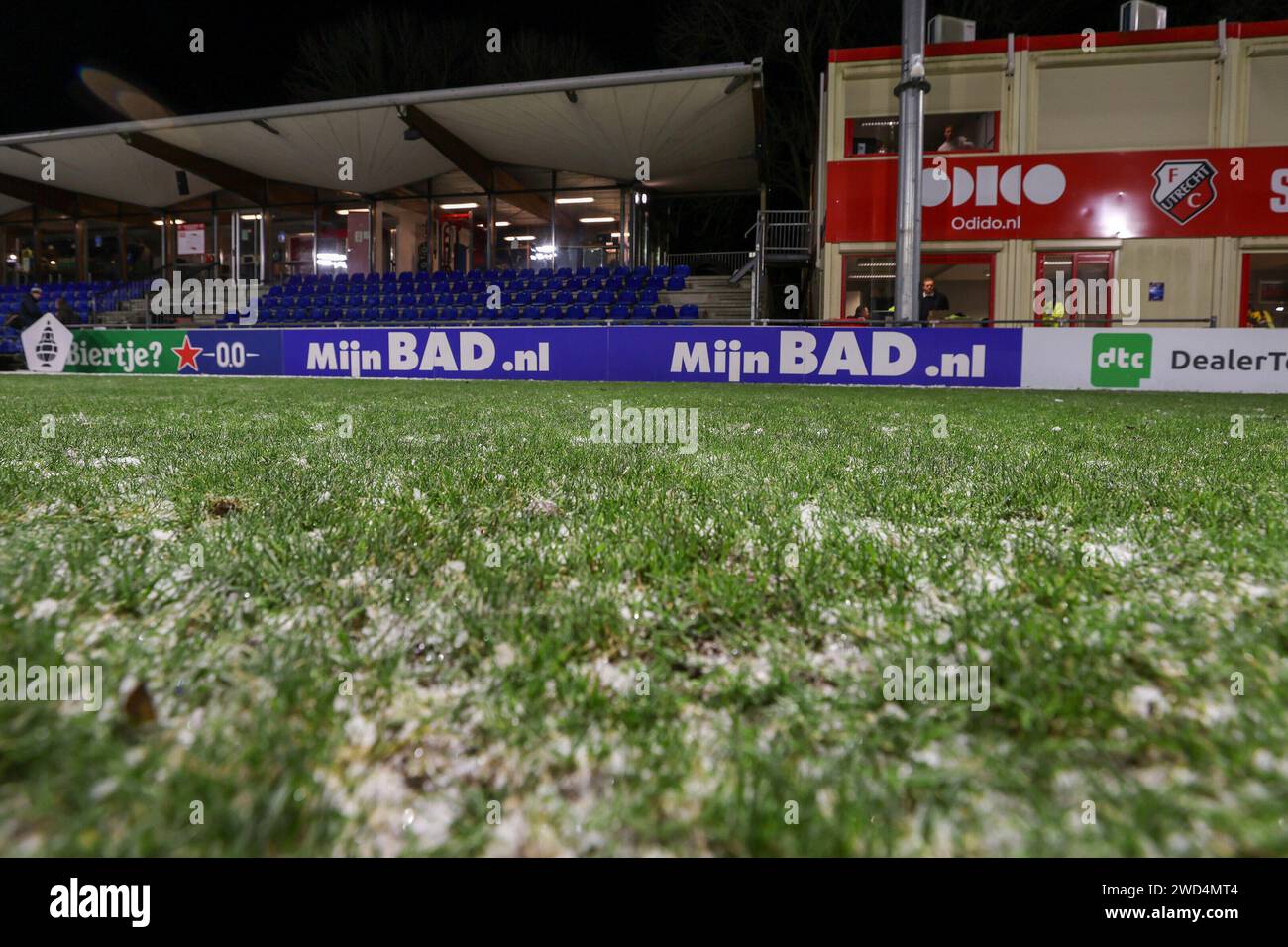 Utrecht, Niederlande. Januar 2024. UTRECHT, NIEDERLANDE - 18. JANUAR: Das Eisfeld vor dem TOTO KNVB Cup Spiel zwischen USV Hercules und SC Cambuur im Sportpark Zoudenbalch am 18. Januar 2024 in Utrecht, Niederlande. (Foto: Ben Gal/Orange Pictures). Das Spiel wird storniert. Guthaben: dpa/Alamy Live News Stockfoto