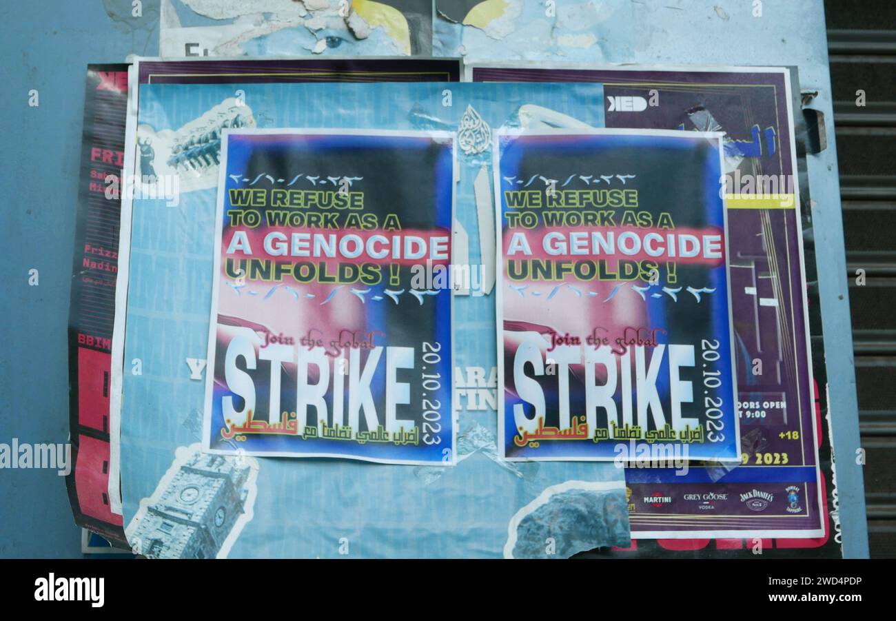 Beirut, Libanon. Januar 2024. Ein Poster ruft zum Streik für die Opfer von Gaza, Beirut und Libanon auf, 18. Januar 2024. (Foto: Elisa Gestri/SIPA USA) Credit: SIPA USA/Alamy Live News Stockfoto