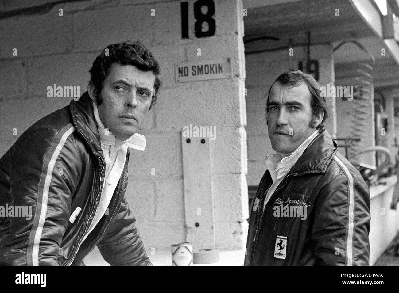 Ferrari-Teamkollegen Clay Regazzoni und Brian Redman beim 1000 Kilometer langen Sportwagenrennen der BOAC-Weltmeisterschaft 1972. Stockfoto