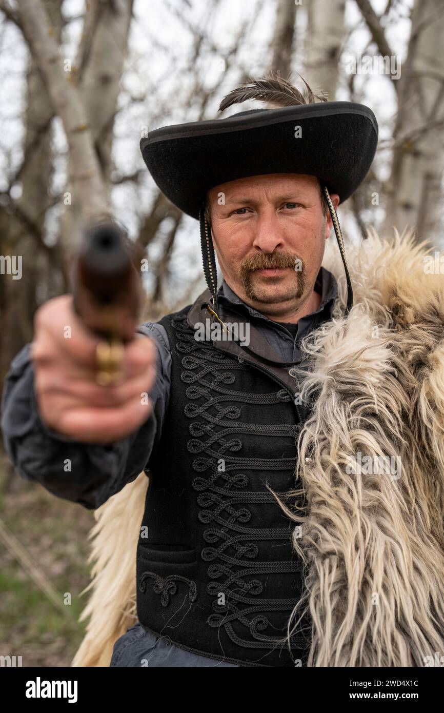 Hortobágy Fohlen Outlaw Hirten Volkstracht. 1848-49: Revolution und Unabhängigkeitskrieg. Tápióbicske - Ungarn 04.04.2023. Stockfoto