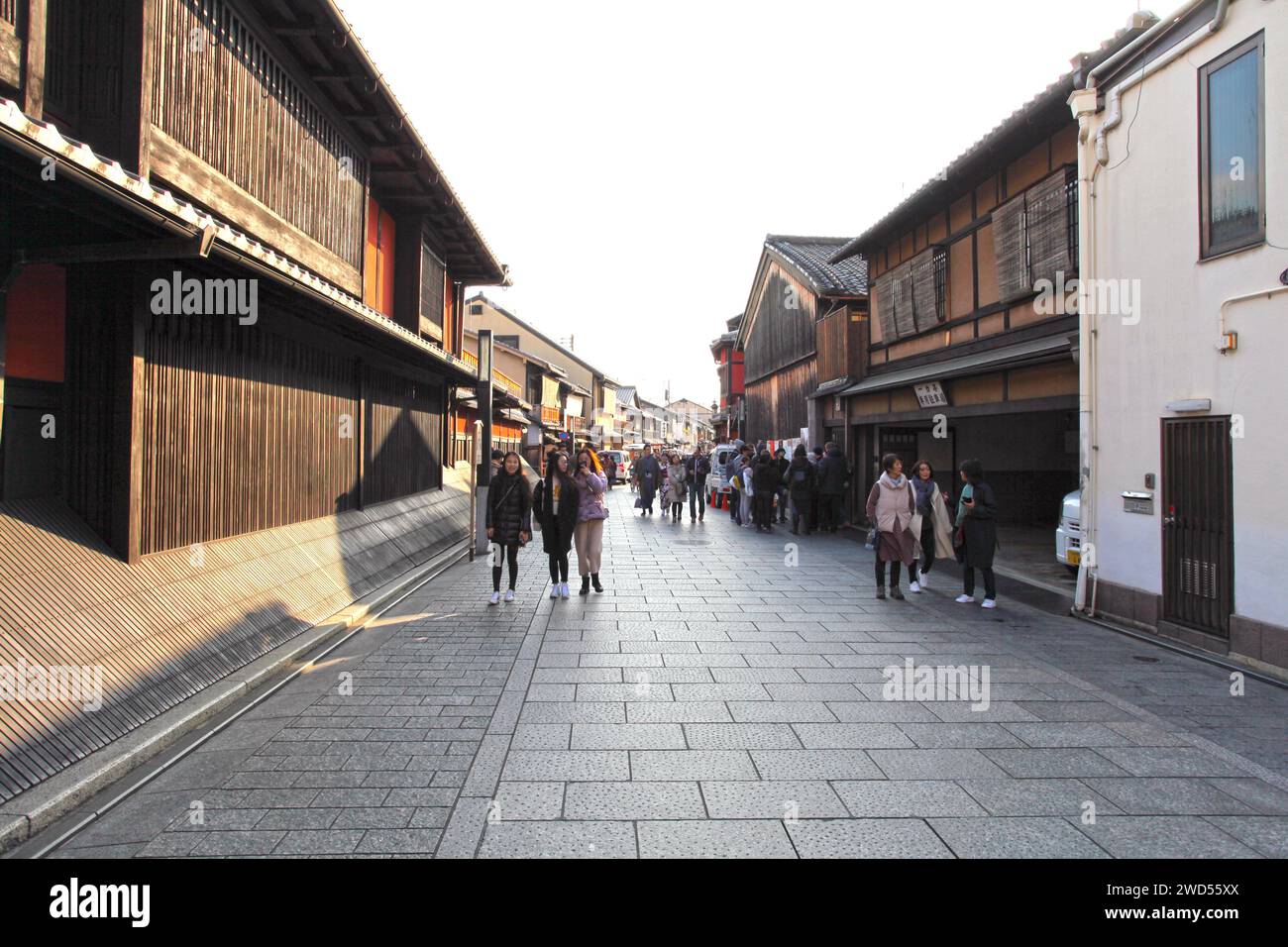 Kleine Gassen im Stadtteil Gionmachi Minamigawa in Gion, Kyoto, Japan. Stockfoto