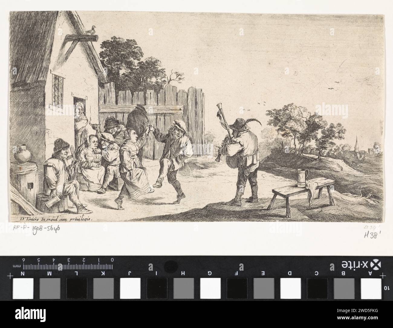 Dance for the inn, Anonym, nach David Teniers (II), 1626 - 1690 Drucken Sie einige Tänze für ein gasthaus zur Musik eines Dudelsackspielers. Die trinkenden Bauern sind vor dem gasthaus. Antwerpener Papierätzer inn, Kaffeehaus, Gasthaus, etc. Ein Paar tanzt, Mann und Frau tanzt als Paar. Dudelsack, Musette - CC - draußen Stockfoto