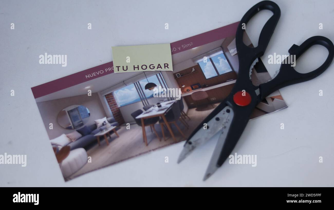 Visionboard mit Zeitschriftenausschnitten erstellen Stockfoto