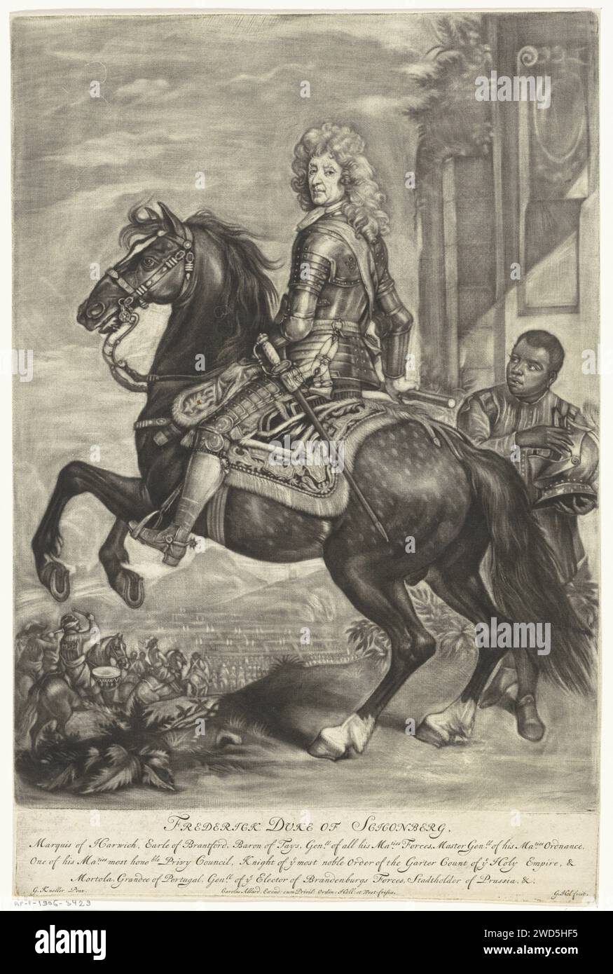 Zaumporträt von Frederick Schomberg in Harnas, Unbekannt, Gijsbert Hol (möglich), nach Gottfried Kneller, nach John Smith (Print Maker/ Verlag), 1683–1709 Druck rechts, ein ursprünglich afrikanischer Junge, vermutlich ein Sklave, hält seinen Helm. Ein Schlachtfeld im Hintergrund. Text in englischer Sprache am unteren Rand. Amsterdamer Papiersklaverei; Leibeigene und Versklavte. Historische Personen. oberbefehlshaber, General, Marshal. Rüstung. Page, Footboy. Reiterstatträt Stockfoto