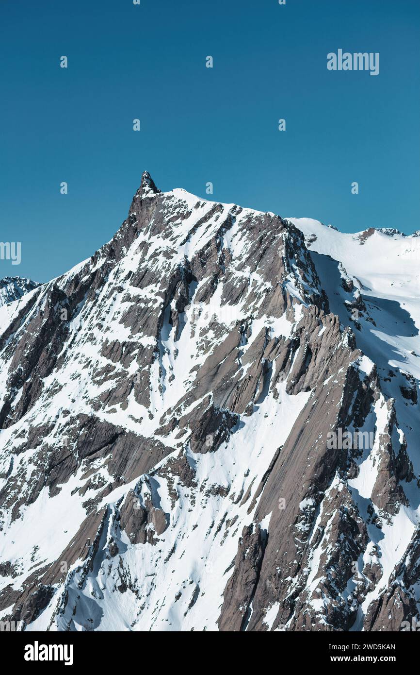 Aiguille de Cédera im Nationalpark Ecrins bei Gap, Hautes-Alpes, Frankreich im Winter. Stockfoto