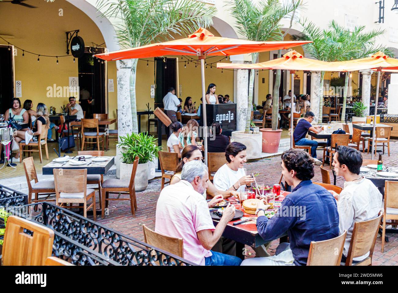 Merida Mexico, zentrales historisches Zentrum, Parque de Santa Lucia Park Restaurant Dining Dining Out, zwangloses Café Bistro Essen, Business Stockfoto