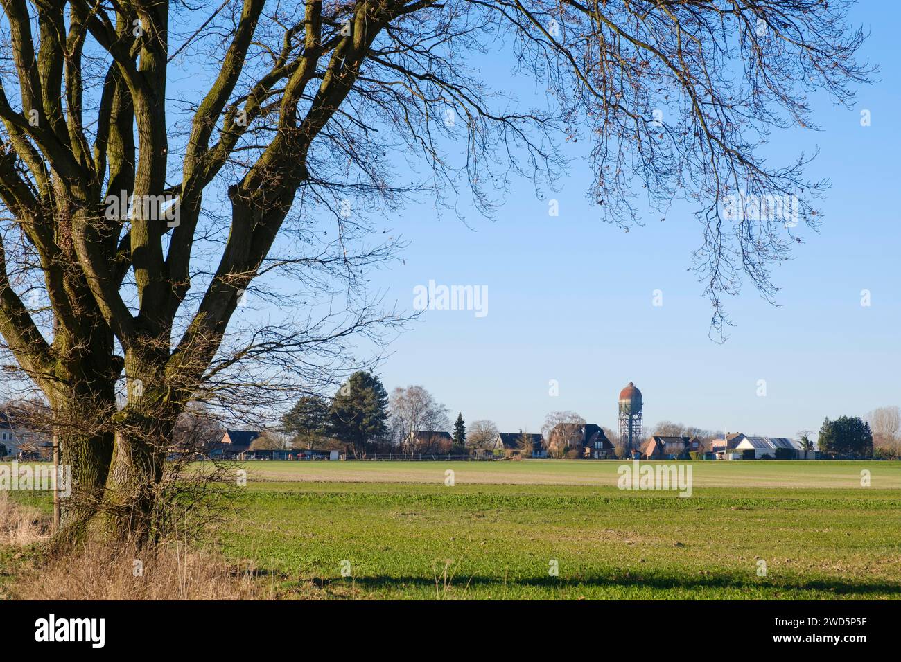 Landschaft mit Wasserturm, Lanstroper EI, Industriekultur, Lanstrop, Dortmund, Ruhrgebiet, Westfalen, Nordrhein-Westfalen, Deutschland Stockfoto