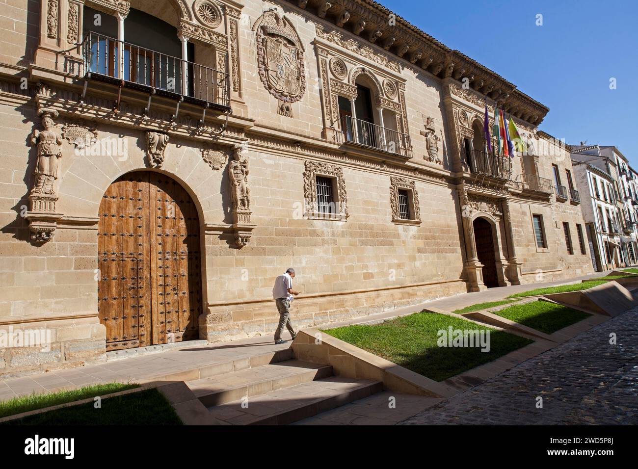 Der Mann läuft am stadtrat von Baeza, Provinz Jaen, Spanien Stockfoto