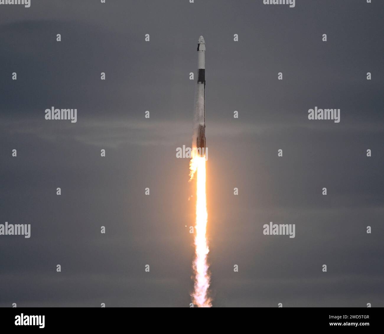 Eine SpaceX Falcon 9-Rakete startet am Donnerstag, den 18. Januar 2024, um 16:49 Uhr vom Launch Complex 39A im Kennedy Space Center in Florida die internationale Crew auf der Axiom 3-Mission. Foto: Joe Marino/UPI Credit: UPI/Alamy Live News Stockfoto