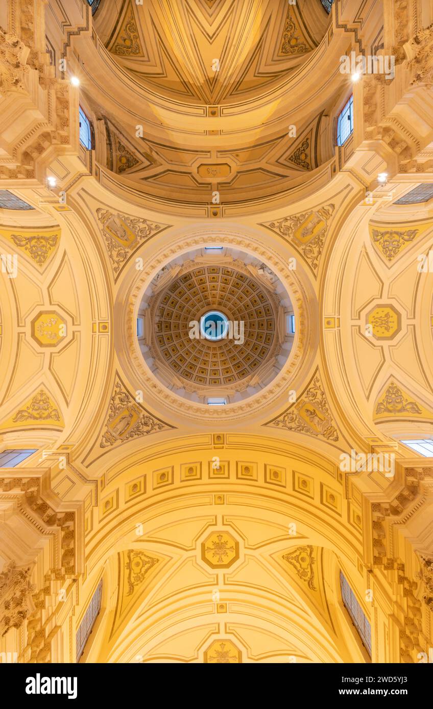 VICENZA, ITALIEN - 7. NOVEMBER 2023: Die Kuppel der Barockkirche Chiesa di Santo Stefano. Stockfoto