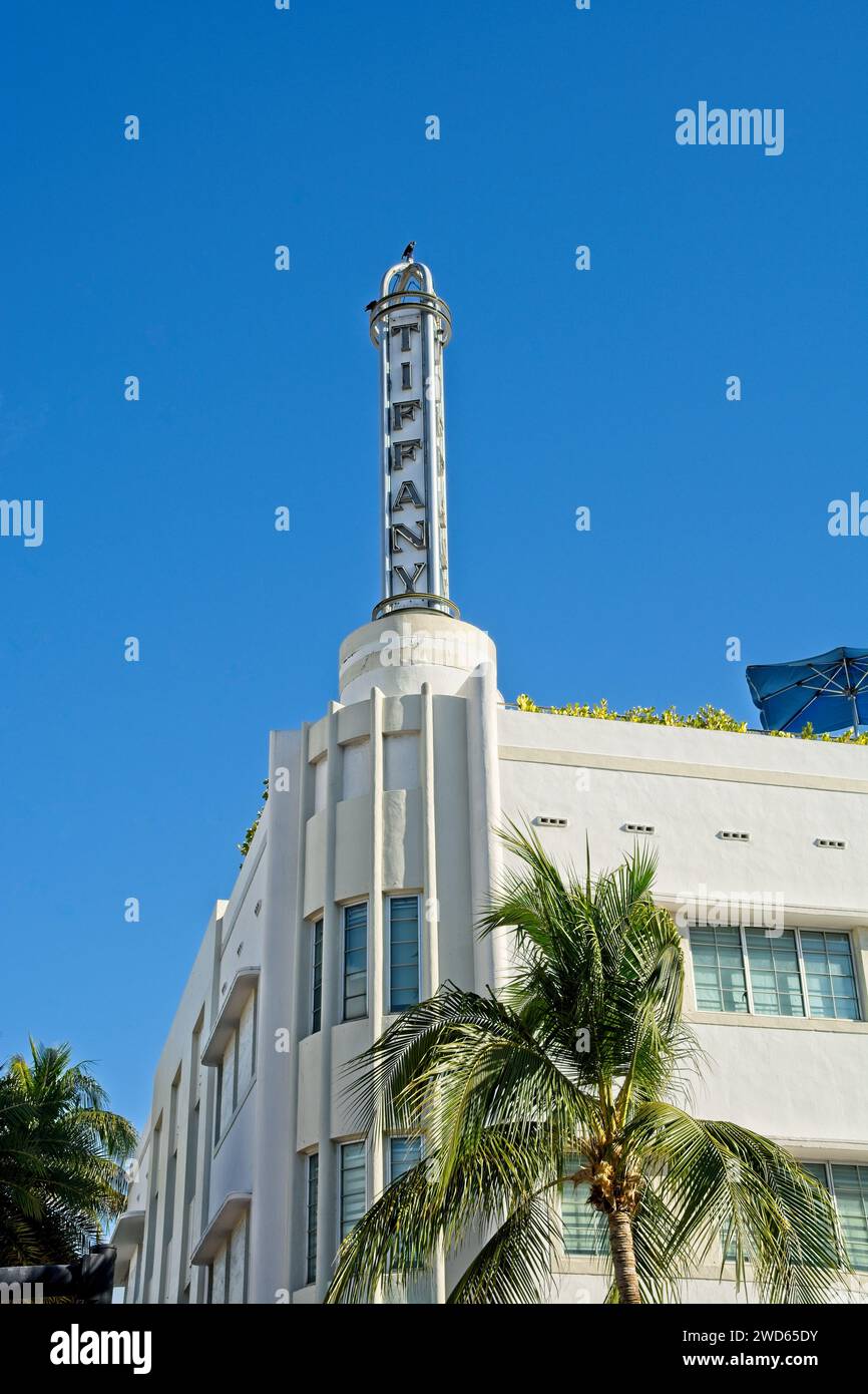 1939 Art déco-Stil The Tony, ursprünglich Tiffany Hotel an der Collins Avenue, Miami Beach Florida – Januar 2023 Stockfoto