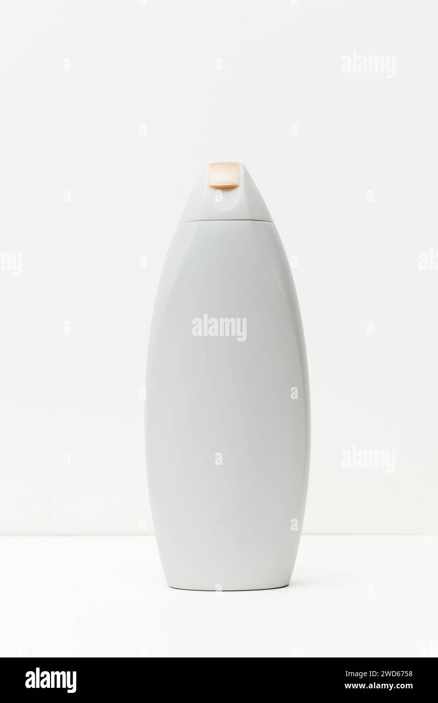Weiße Plastik Shampoo Creme Conditioner Flasche isoliert Objekt Artikel Mock Up Stockfoto