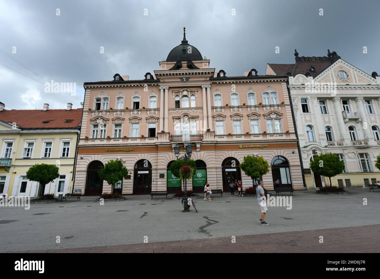 Wunderschöne alte Gebäude in der Altstadt in Novi Sad, Serbien. Stockfoto