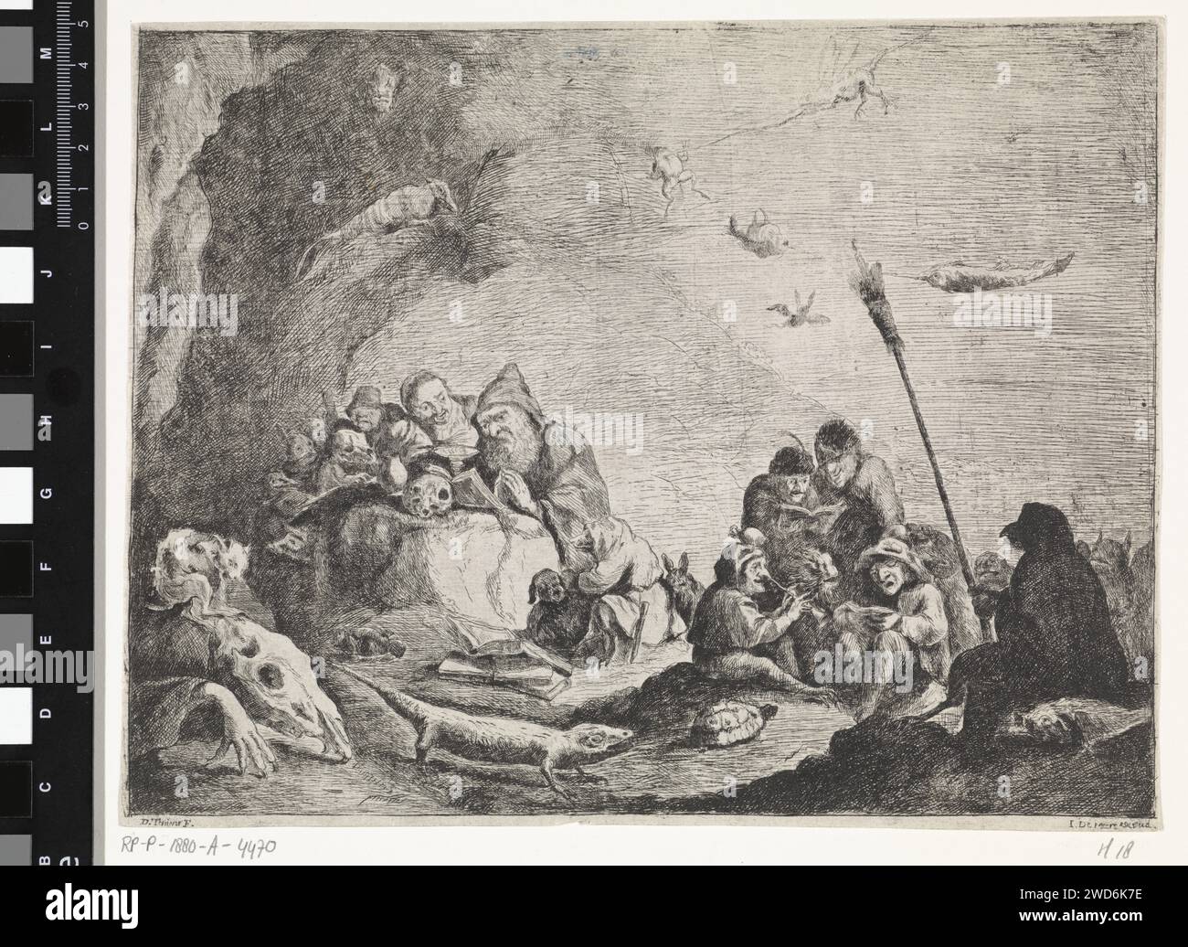 Anfordern Von St.. Antonius, David Teniers (II), nach Anonym, 1790–1810 Druck St. Antonius kniet in einer Höhle hinter einem Felsen und liest sein Gebetsbuch, während wütende Geister ihn angreifen. Rechts ein Monster mit Besenstiel. Low Countries Papier ätzend St.. Antony Abt wurde von Teufeln gequält, greift ihn auf dem Boden an oder trägt ihn in die Höhe Stockfoto