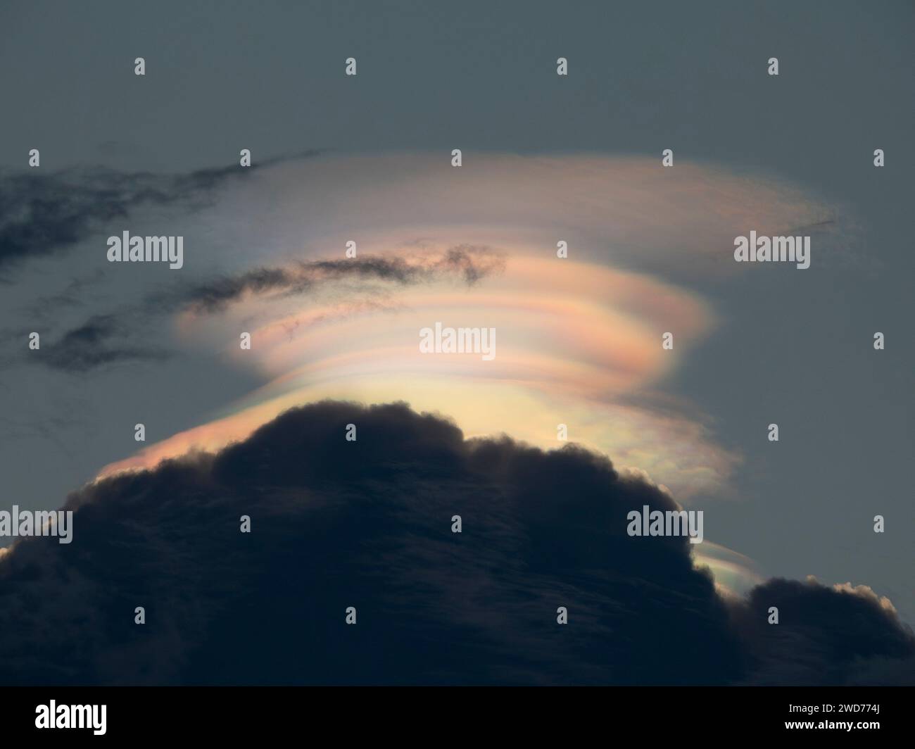 Wolkenschillerndes Phänomen in Malaysia Stockfoto