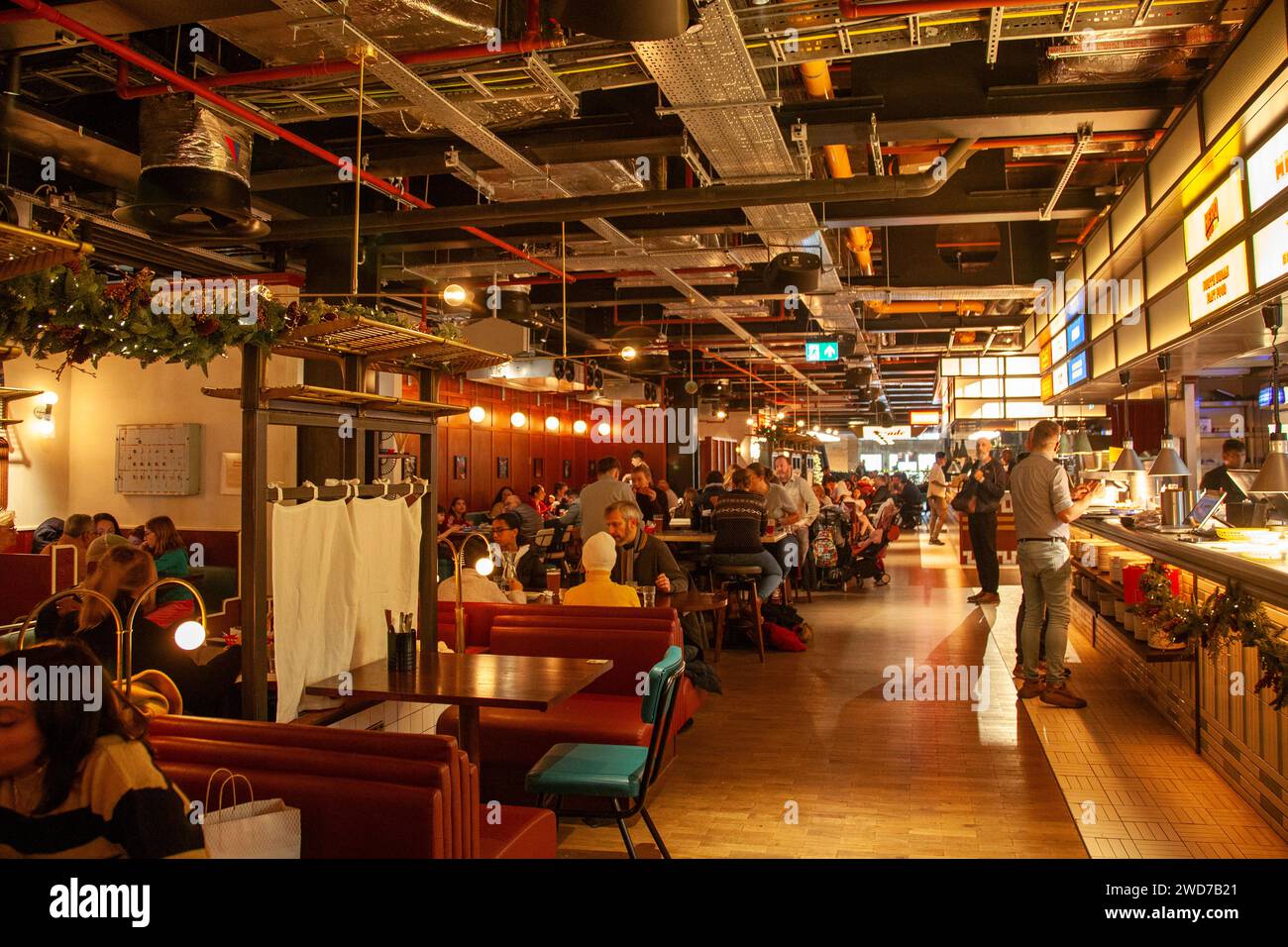 Battersea Power Station Arcade Food Hall in London, Großbritannien Stockfoto