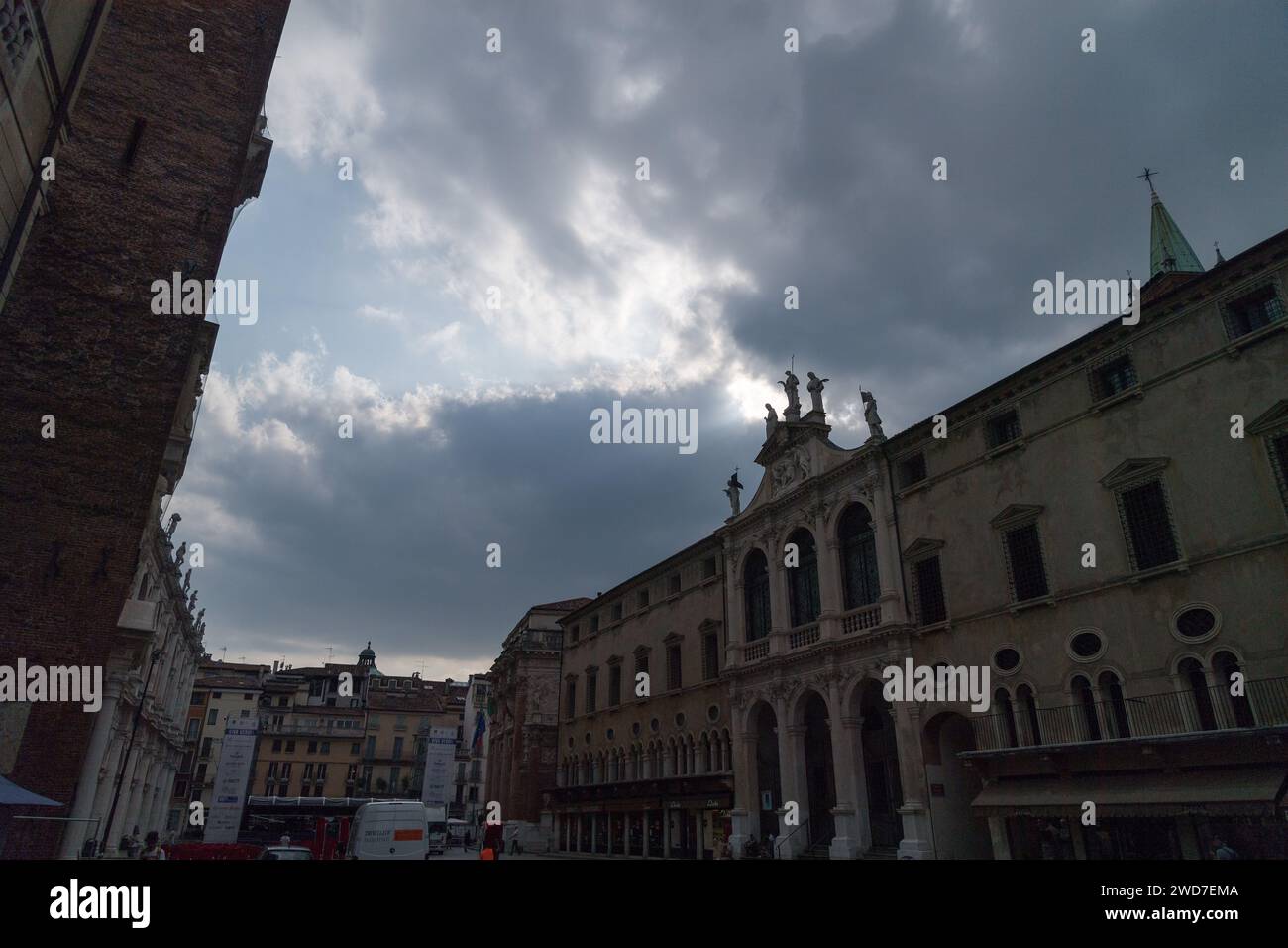 Chiesa di San Vincenzo (Kirche St. Vincent) auf der Piazza della Signoria im historischen Zentrum von Vicenza, Provinz Vicenza, Veneto, Italien© Wojciech St Stockfoto