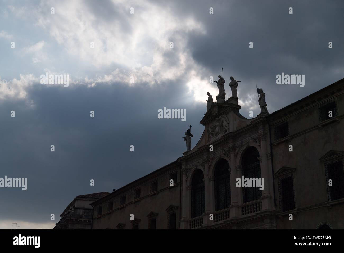 Chiesa di San Vincenzo (Kirche St. Vincent) auf der Piazza della Signoria im historischen Zentrum von Vicenza, Provinz Vicenza, Veneto, Italien© Wojciech St Stockfoto