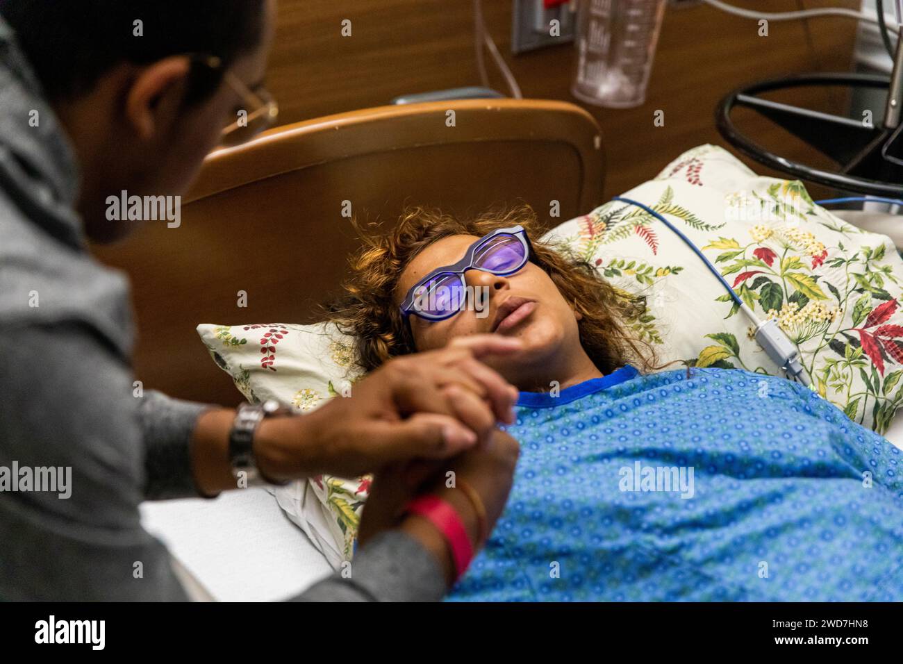 Indische Mutter atmet durch Kontraktion im Krankenhaus Stockfoto